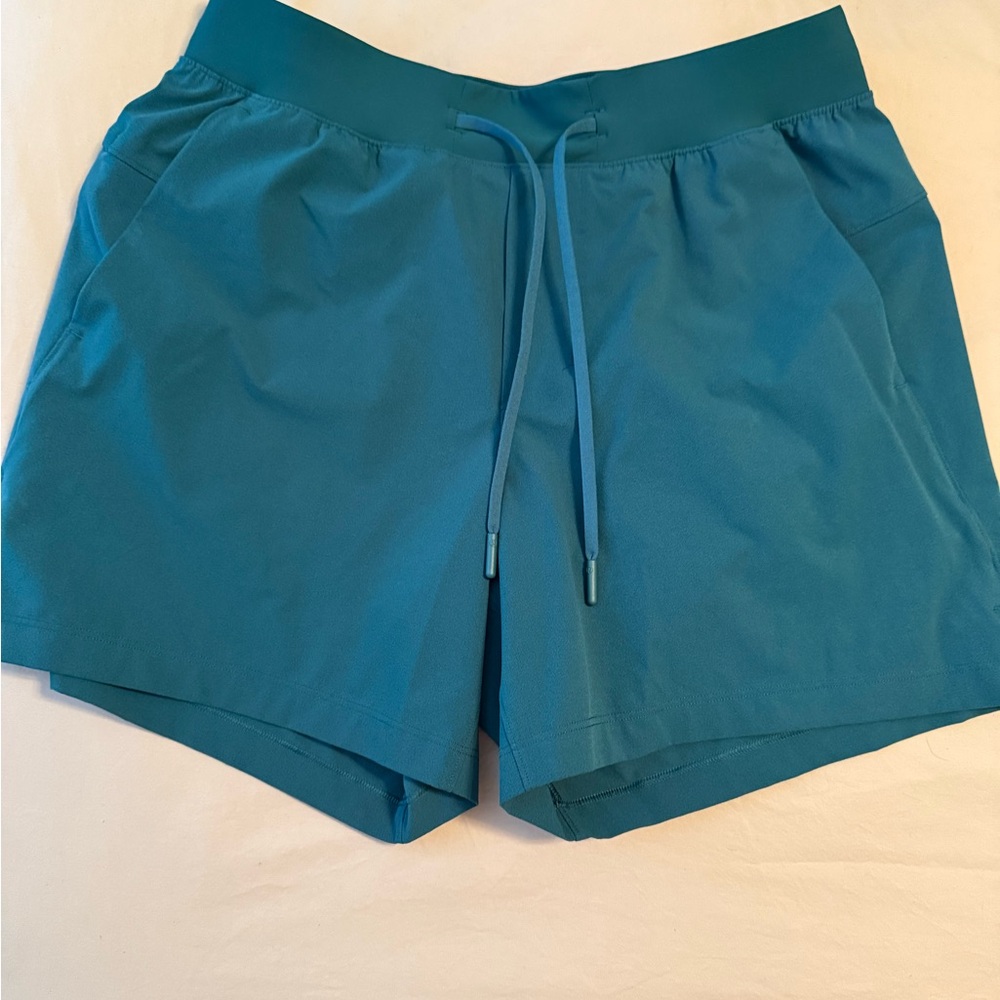 Men’s Lululemon zeroed in 5in shorts